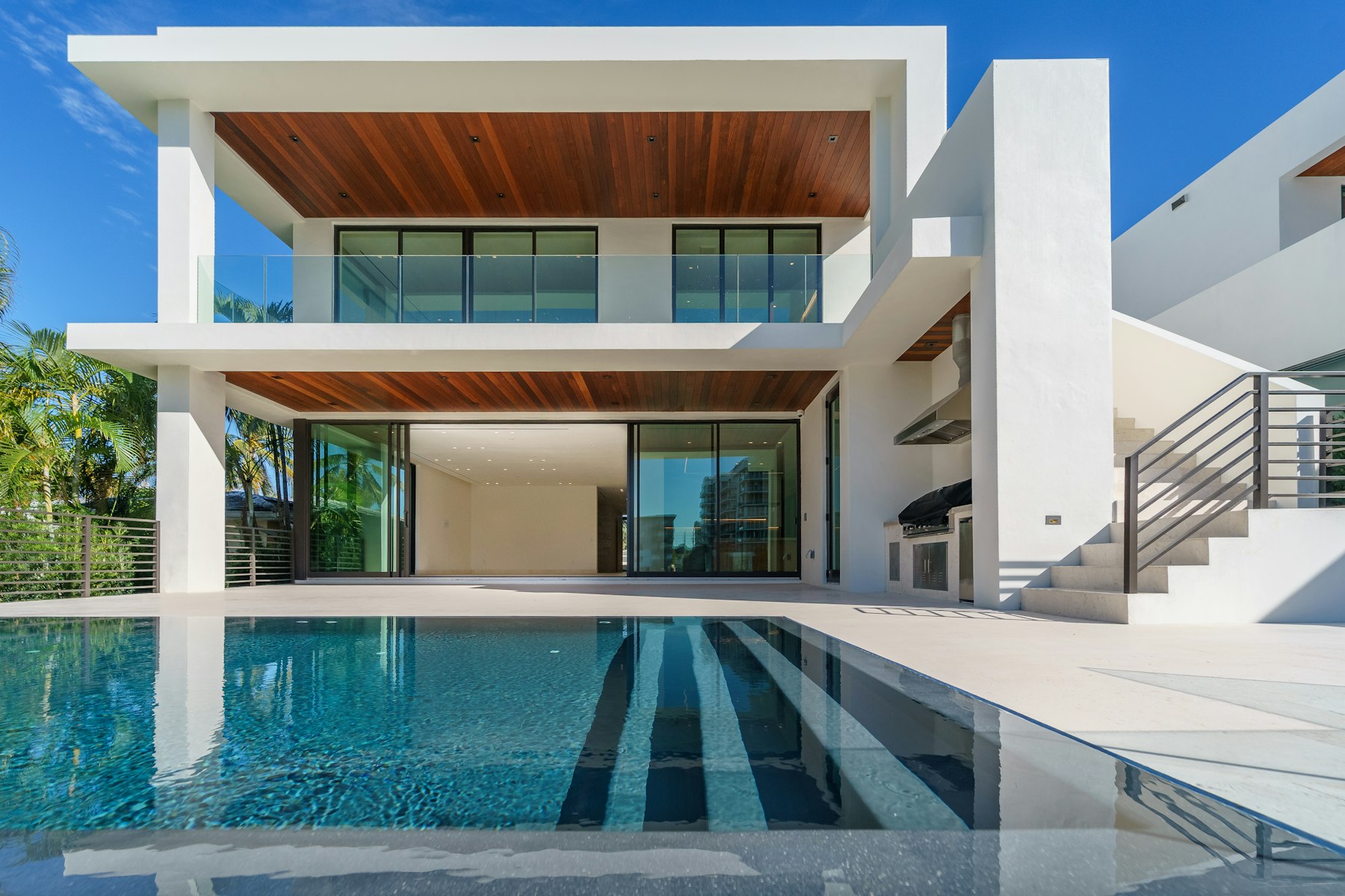 Maison d’architecte, patio et piscine